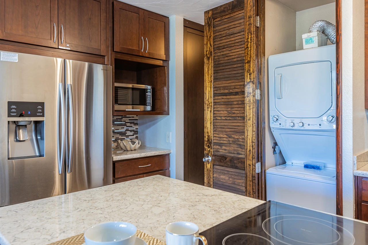 Keep your Maui wardrobe fresh with an in-unit washer/dryer