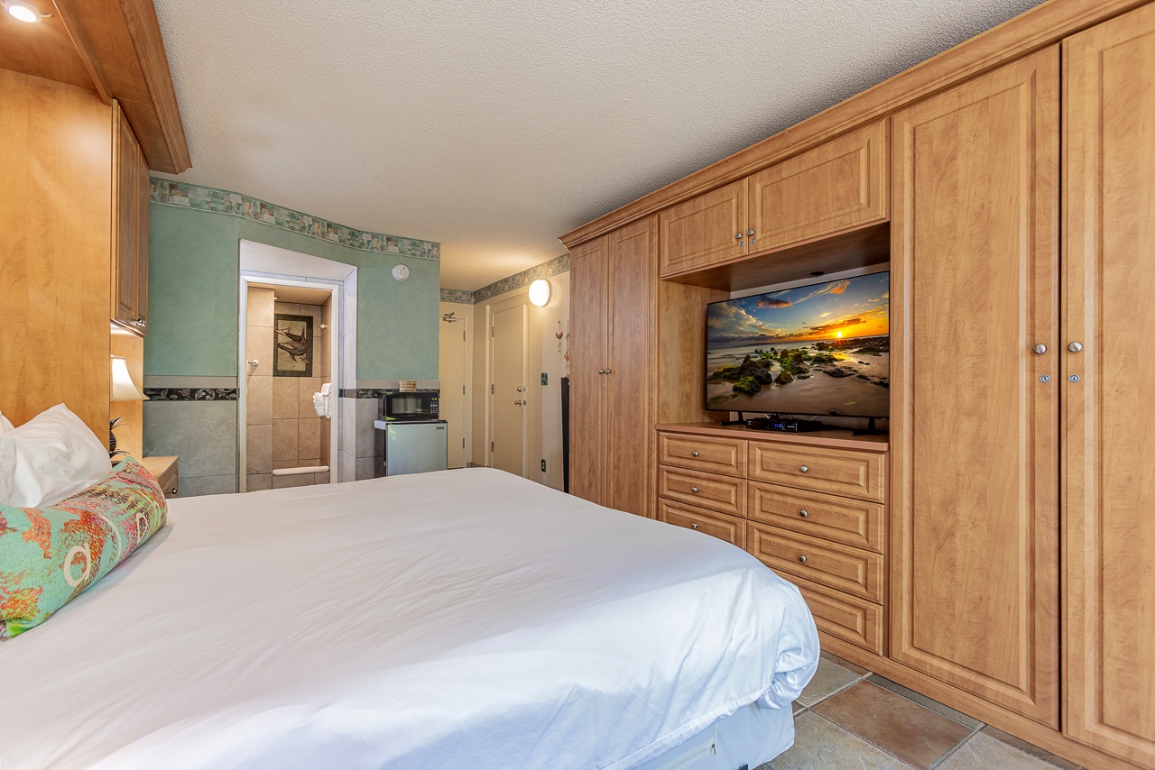 Separate entrance offers privacy and flexibility