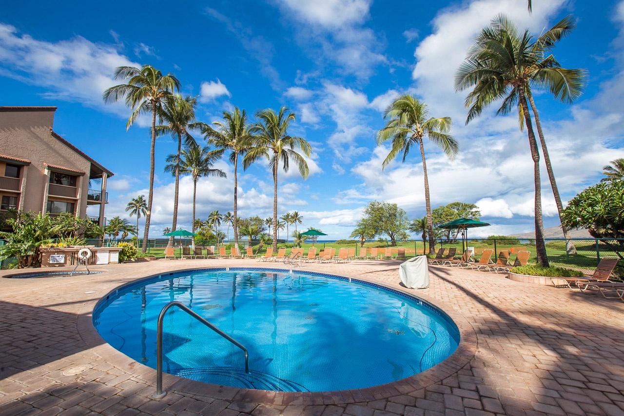 Guest hot tub for relaxation with a view of the Maui sky