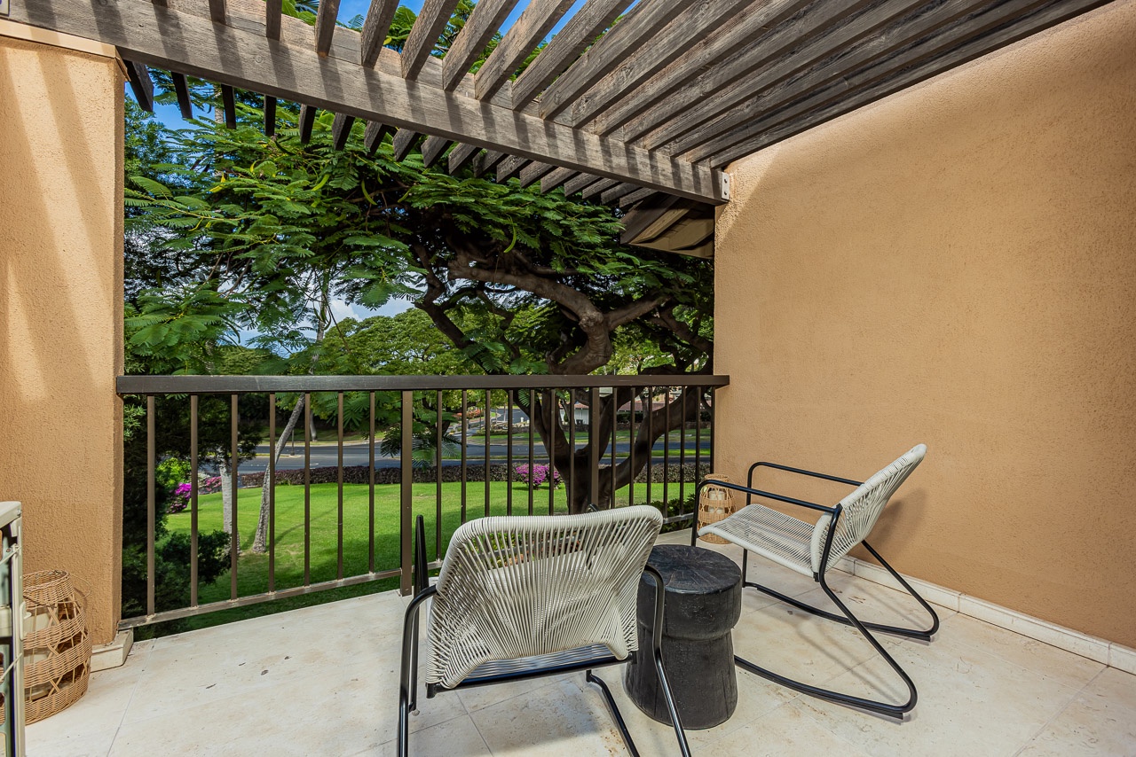 A secluded upper lanai just for the primary suite