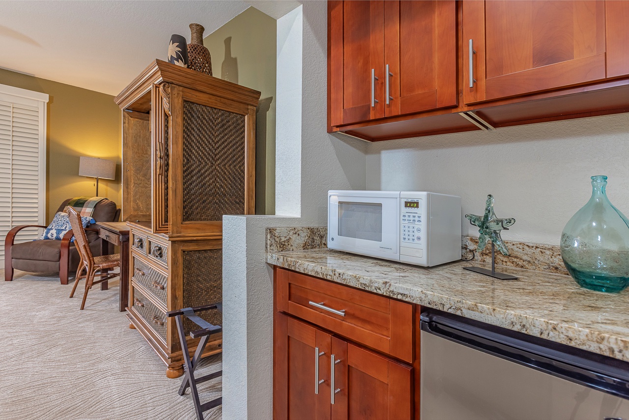 Small kitchenette for snacks and morning treats