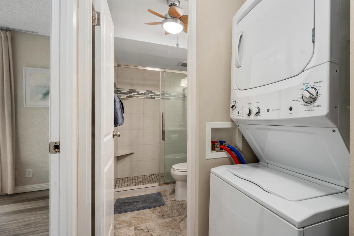 Enjoy the ease of in unit laundry during your Kona getaway