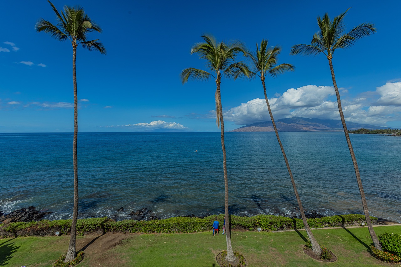 Overlooking golden sands of Kamaole Beach I