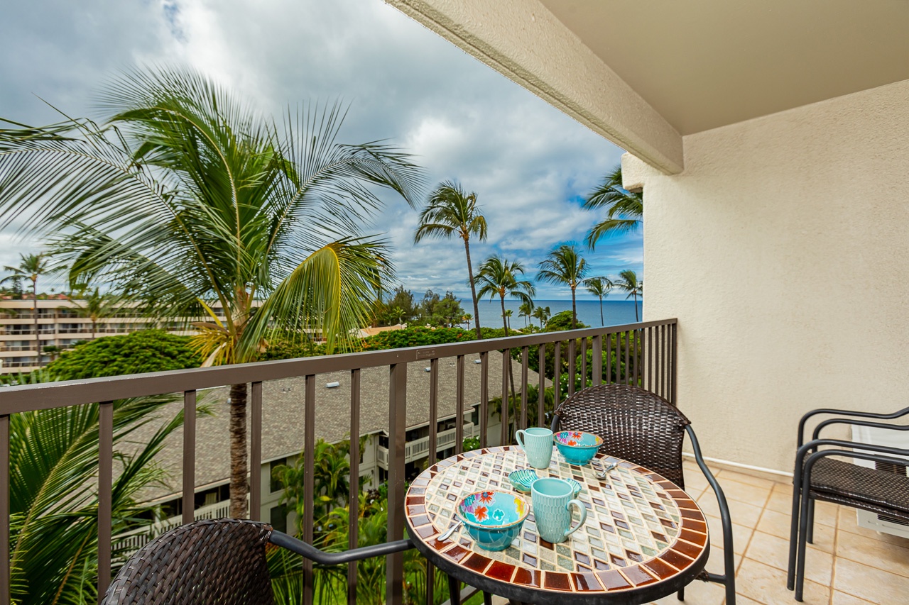 Top floor lanai with sweeping Pacific views and cool Kihei breezes