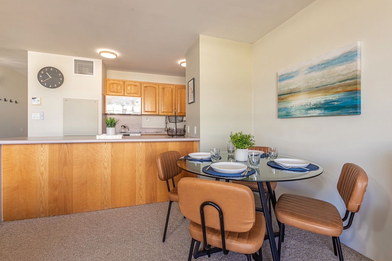 Dining table set for easy meals and relaxed island moments