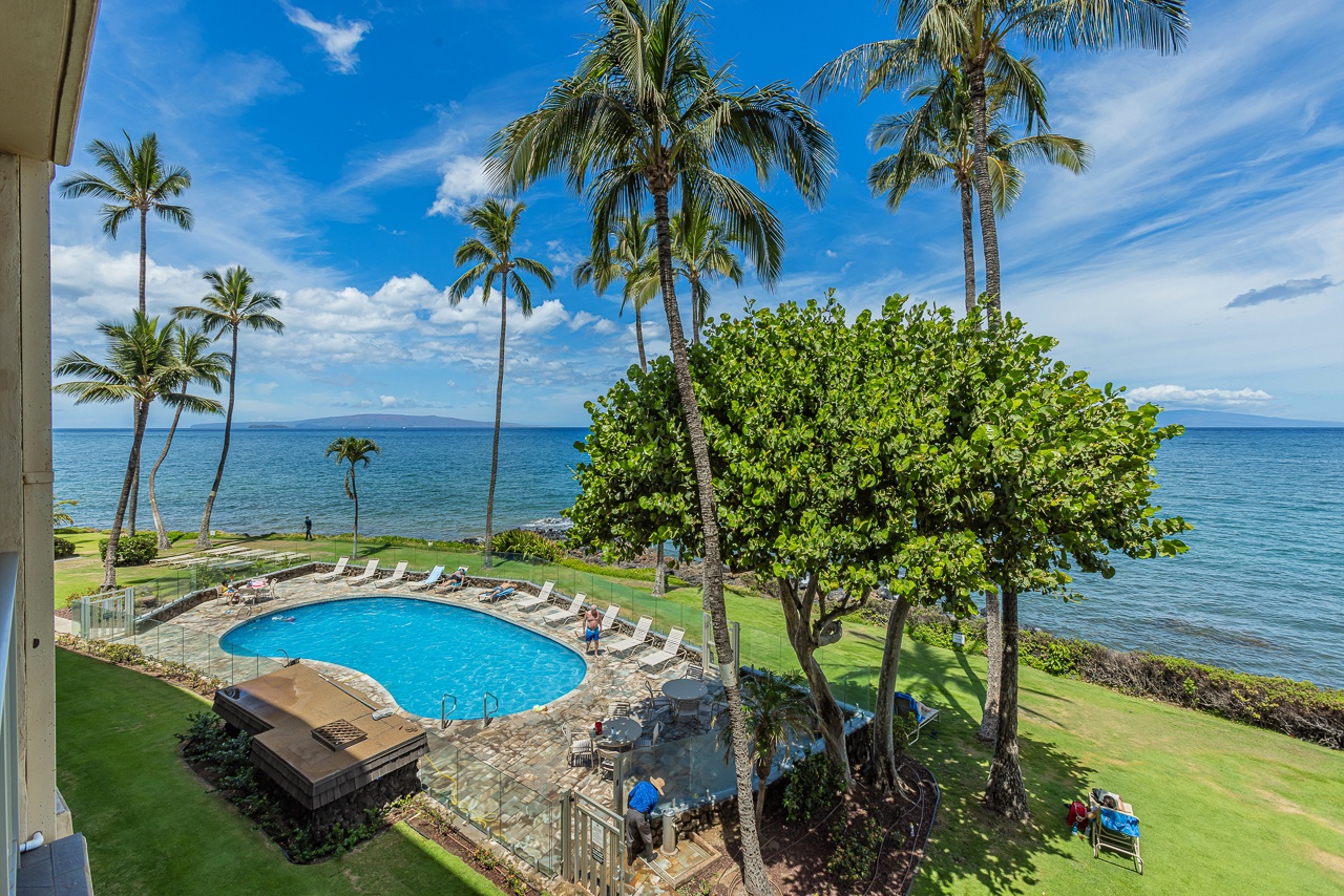 Ocean and pool view from Royal Mauian 314