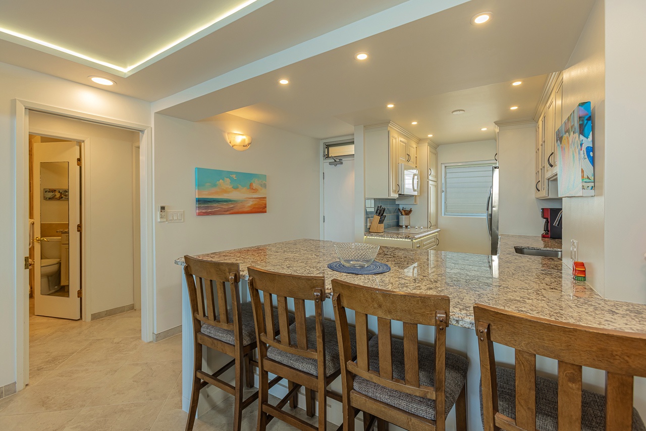 Share meals, laughs, and island breezes at this 4-seat island