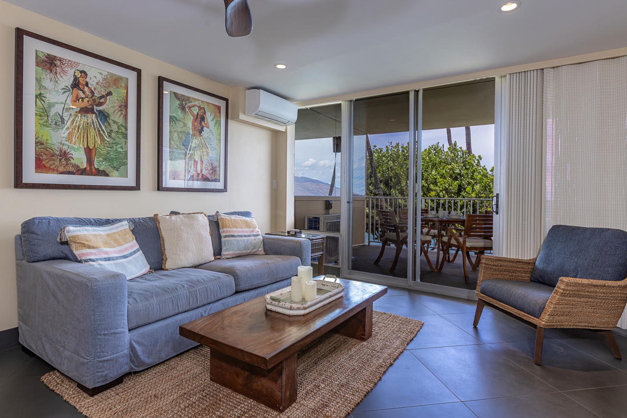Split AC and ceiling fan to keep you cool in the living room