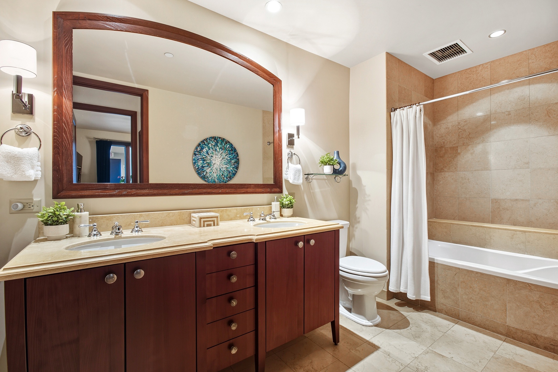 Guest bathroom with tub shower combo and modern finishes
