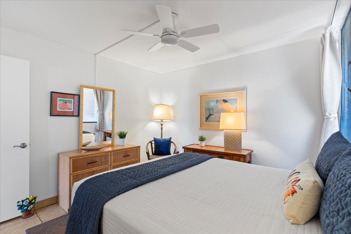 Maui Vista 3214 bedroom featuring a comfortable queen bed, a relaxing retreat after enjoying Kihei’s beaches, dining, and island adventures.