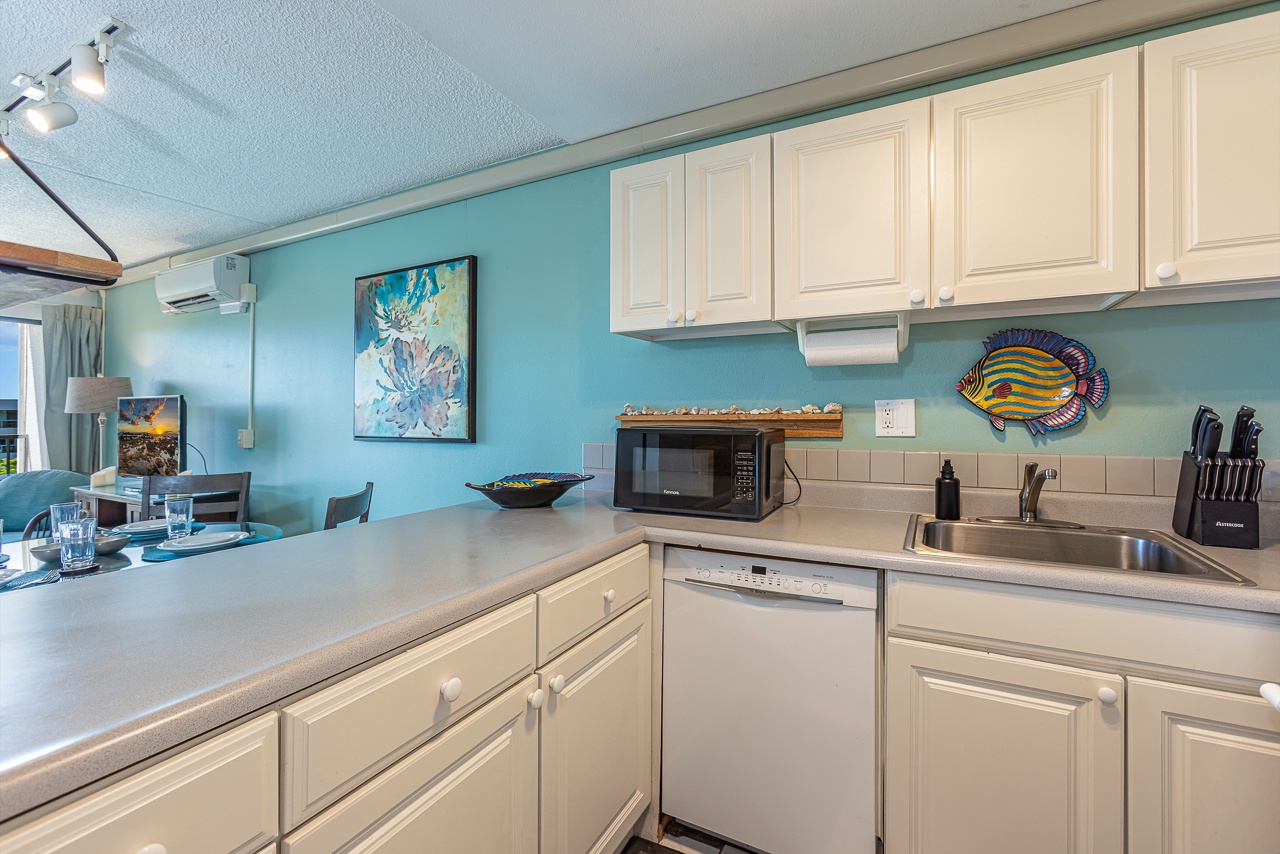 A kitchen that blends function with relaxed Maui style