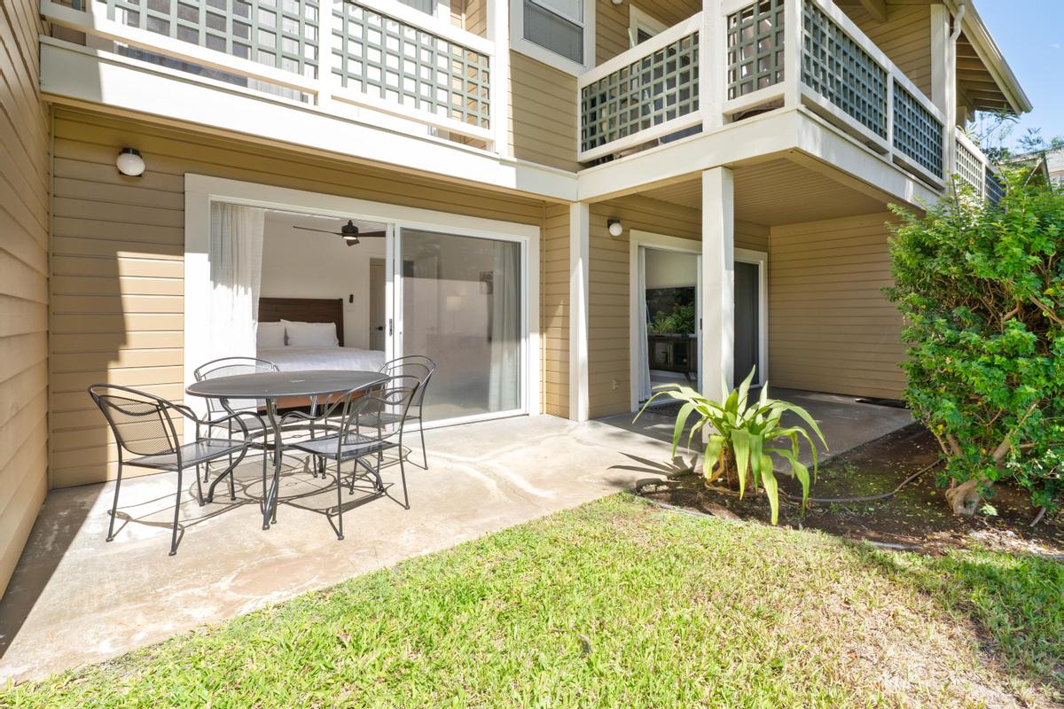 Enjoy the double access to the lanai