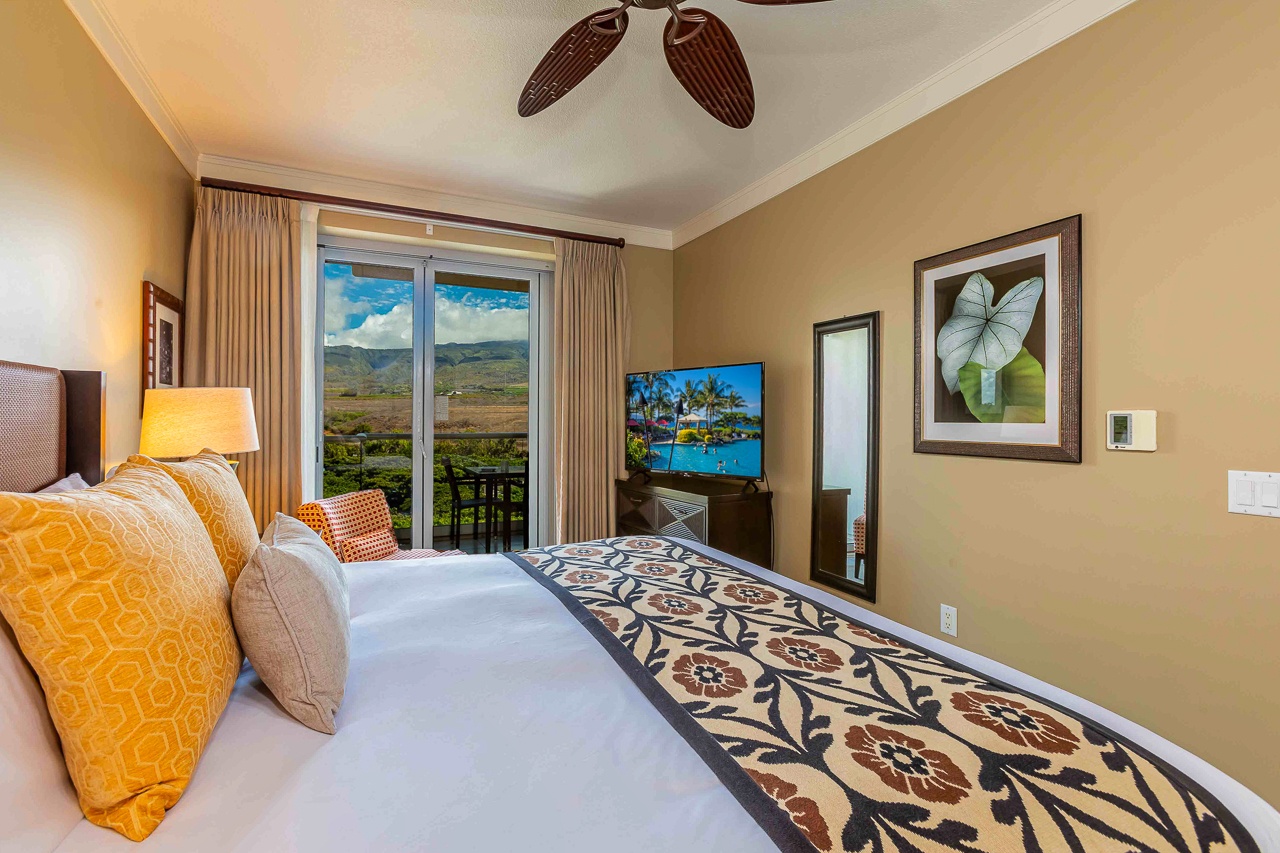 The mountain views through your balcony doors and soothing island décor create your perfect Hawaiian sanctuary.