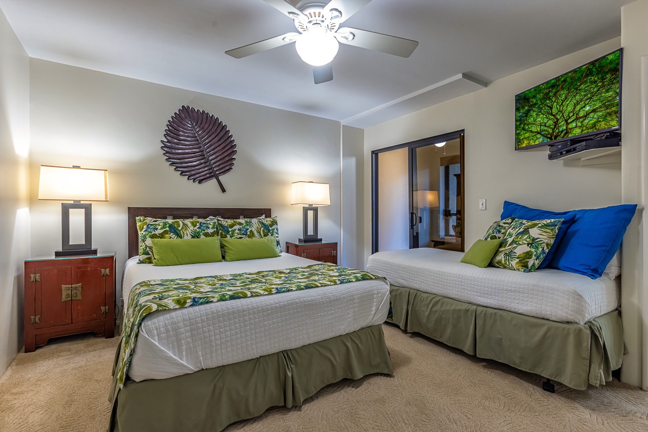 Settle into comfortable sleeping arrangements with tropical-inspired linens and nature-themed décor. Two beds provide flexible sleeping options, while soft lighting and a ceiling fan create a peaceful retreat for your group.