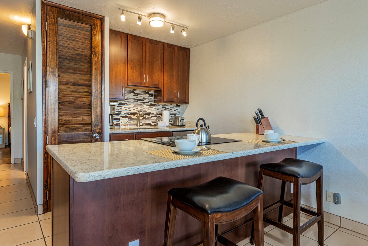 Well-equipped space for relaxed Maui meals