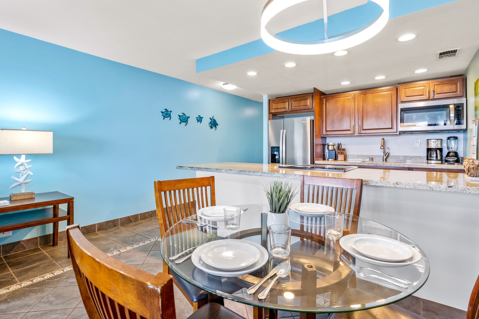 Your coastal-inspired dining for memorable meals together.