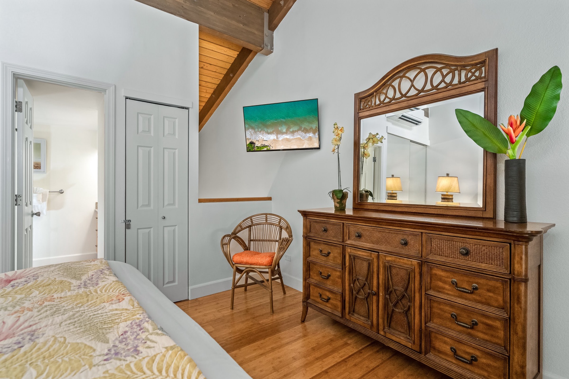 Mounted smart TV~ large dresser~ ensuite bathroom.
