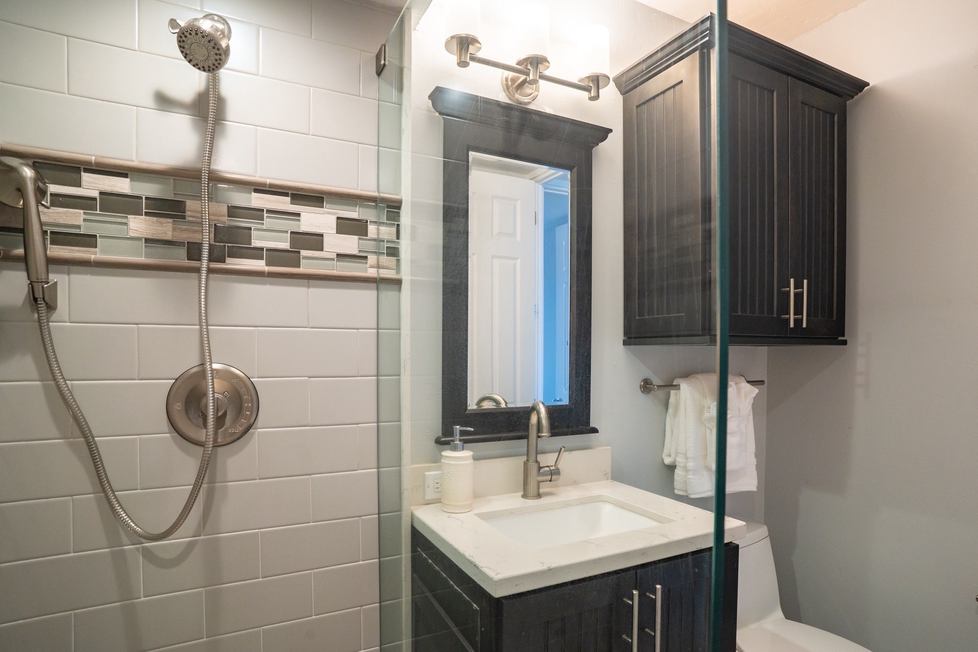 Functional and comfortable bathroom with everything you need.