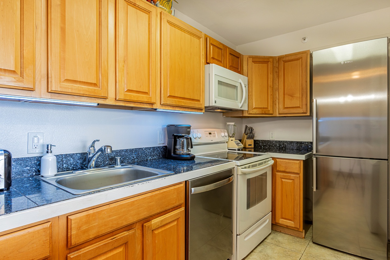 Bright full kitchen with everything needed for effortless cooking