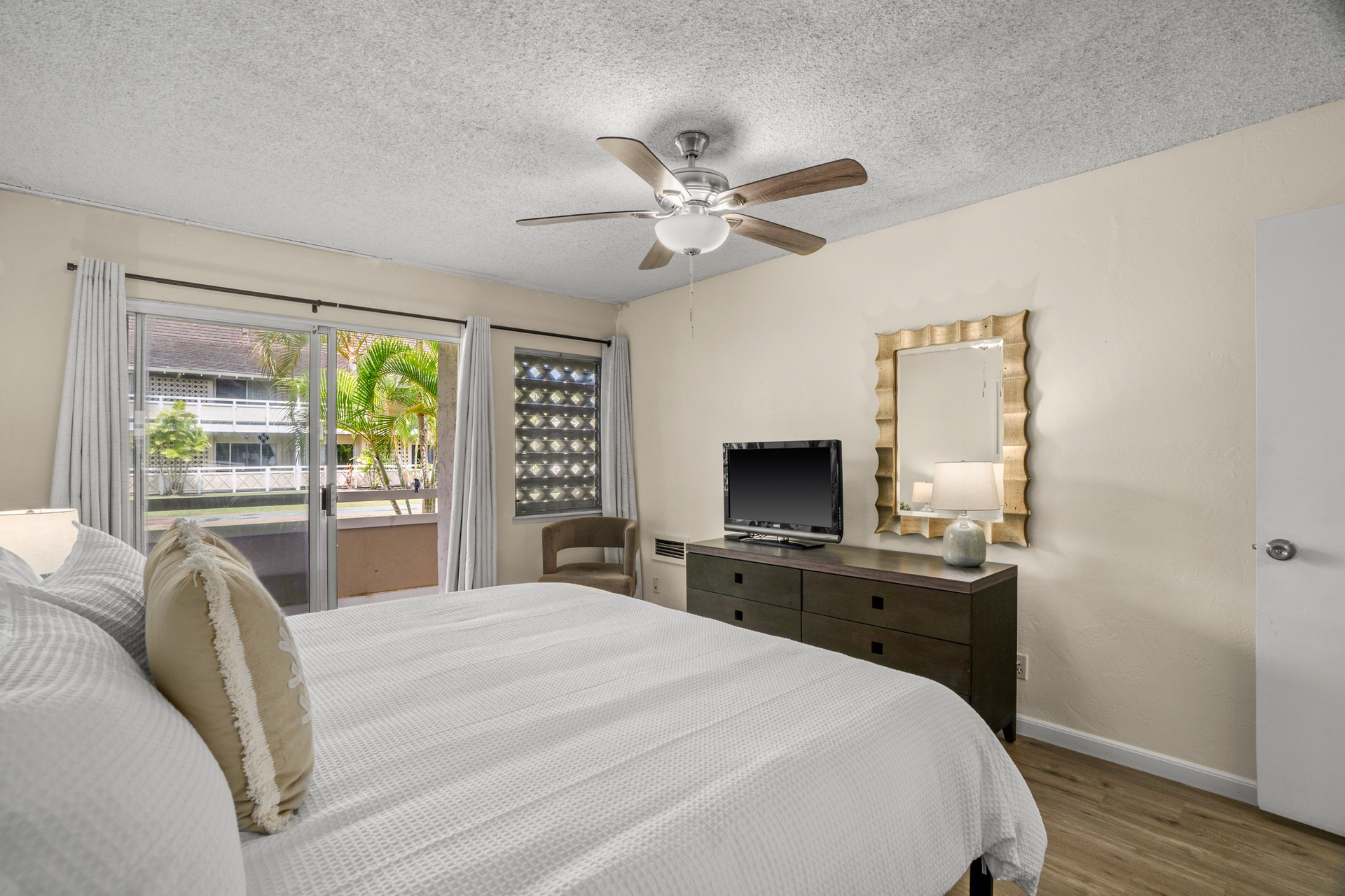 New King Bed with TV to Enjoy