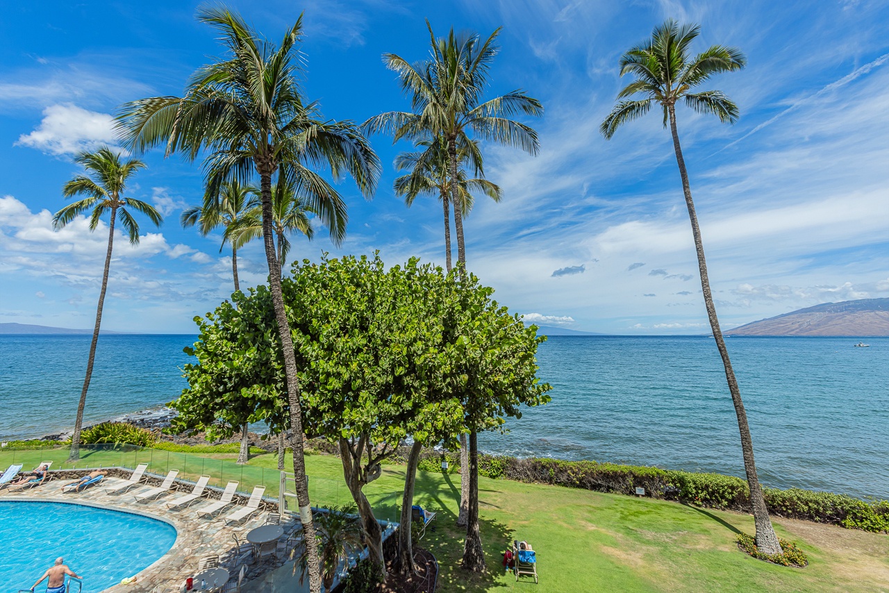 Ocean and pool view from Royal Mauian 314