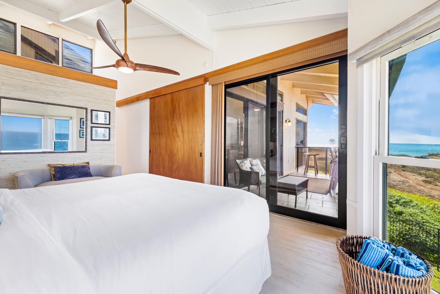 Primary access to lanai