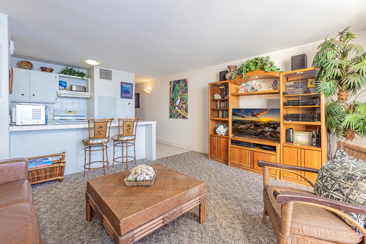 Classic Hawaiian touches meet oceanfront comfort