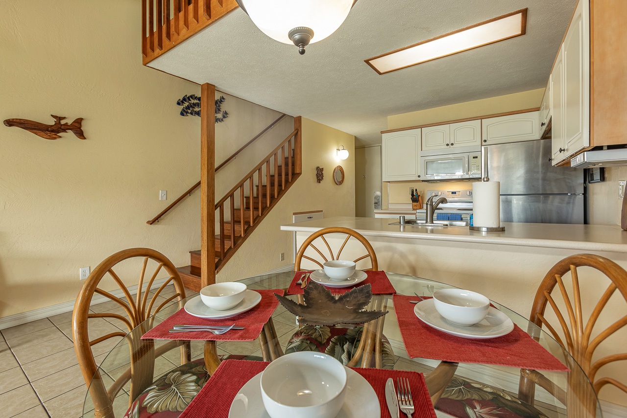 Casual island dining space in the heart of South Kihei