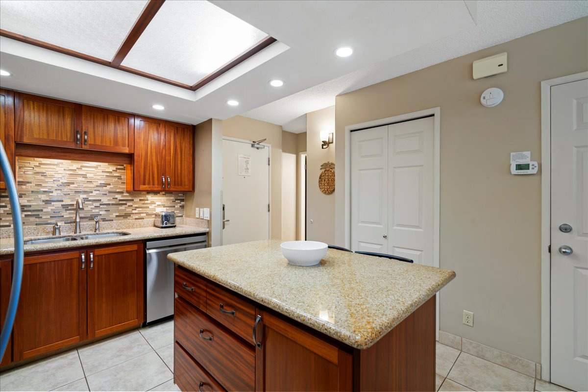 Drop your beach bag and settle into a kitchen designed for easy living.