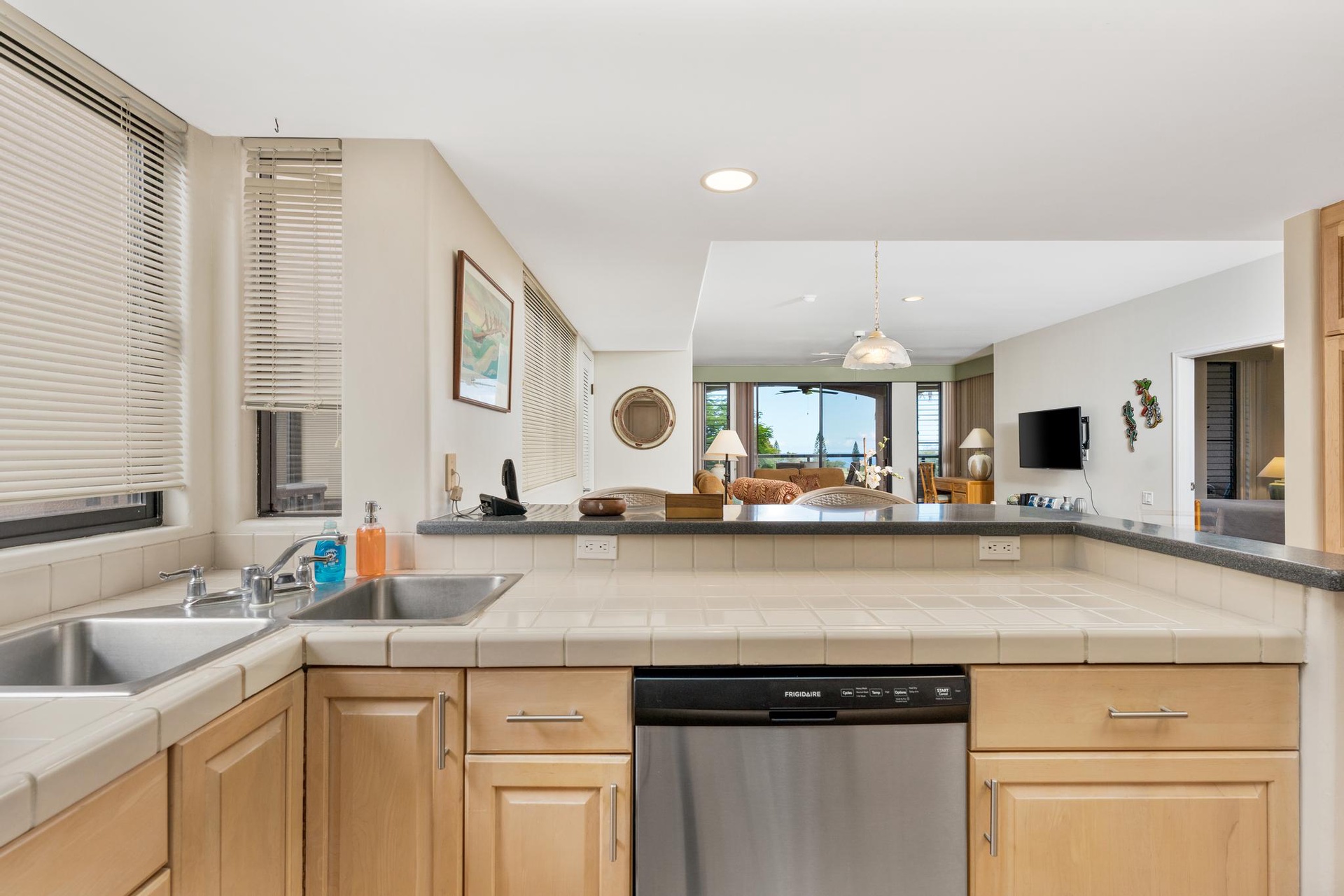 A welcoming spot for coffee, meals, and conversation