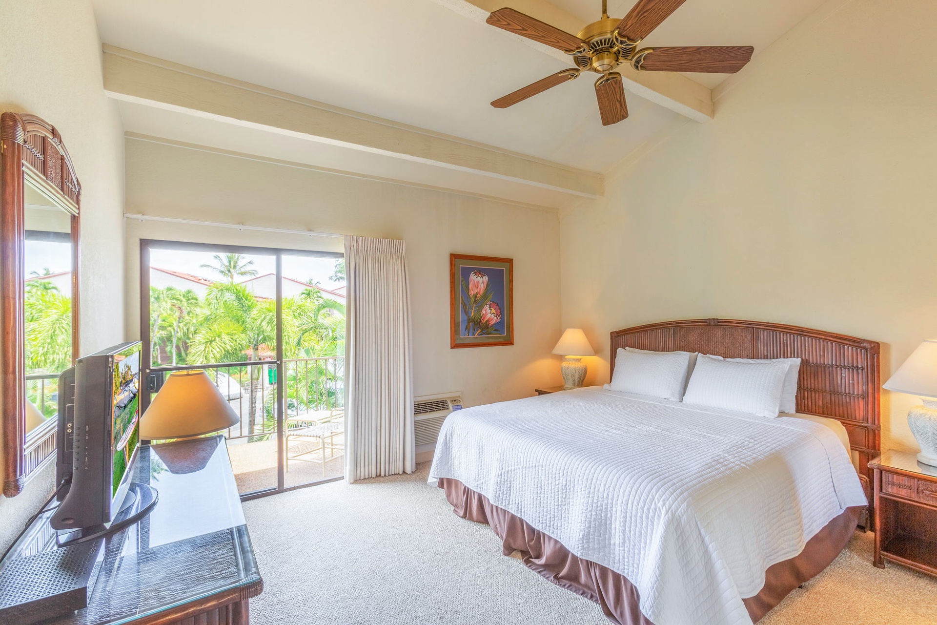 Downstairs bedroom with private small lanai access