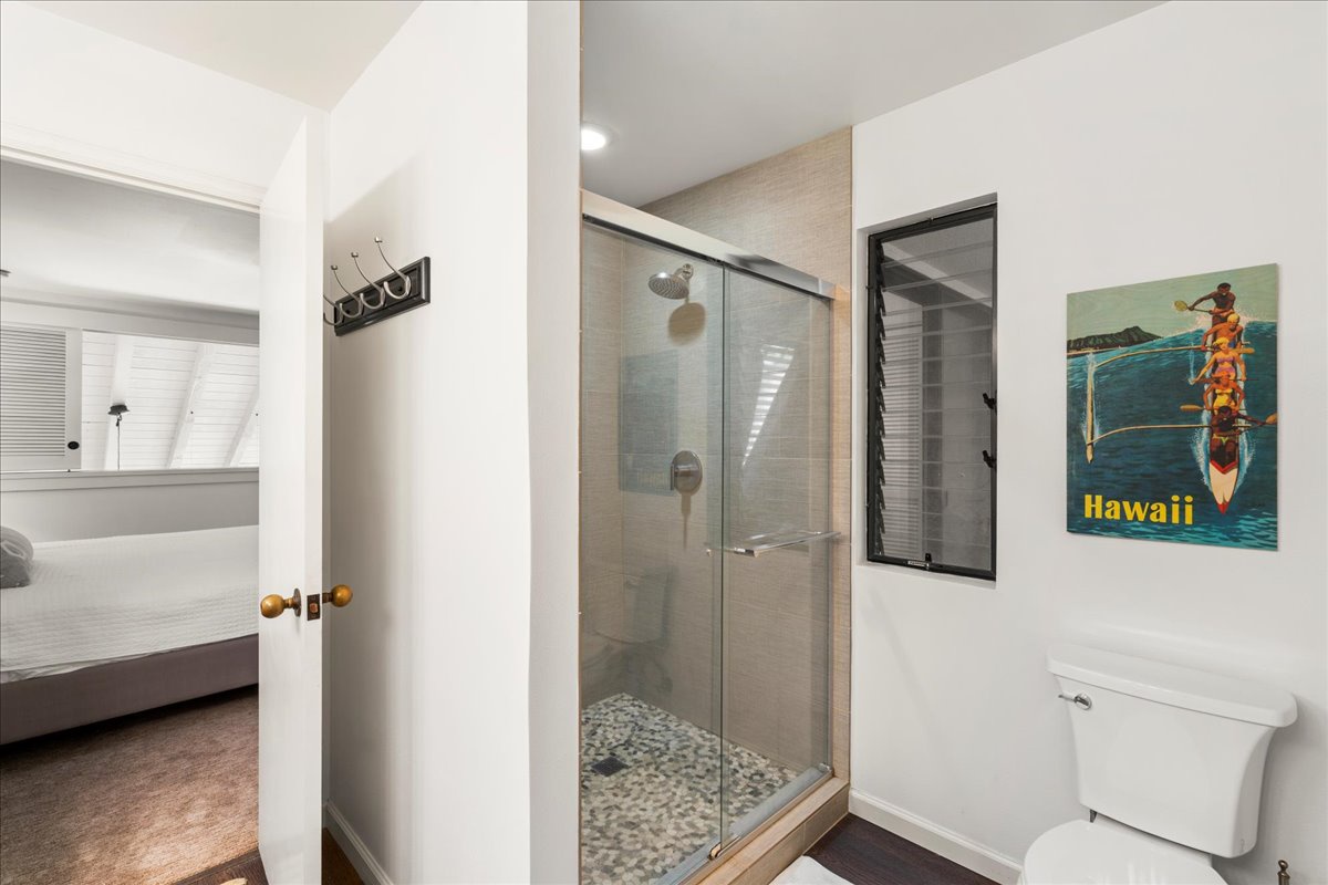 Large walk in shower.