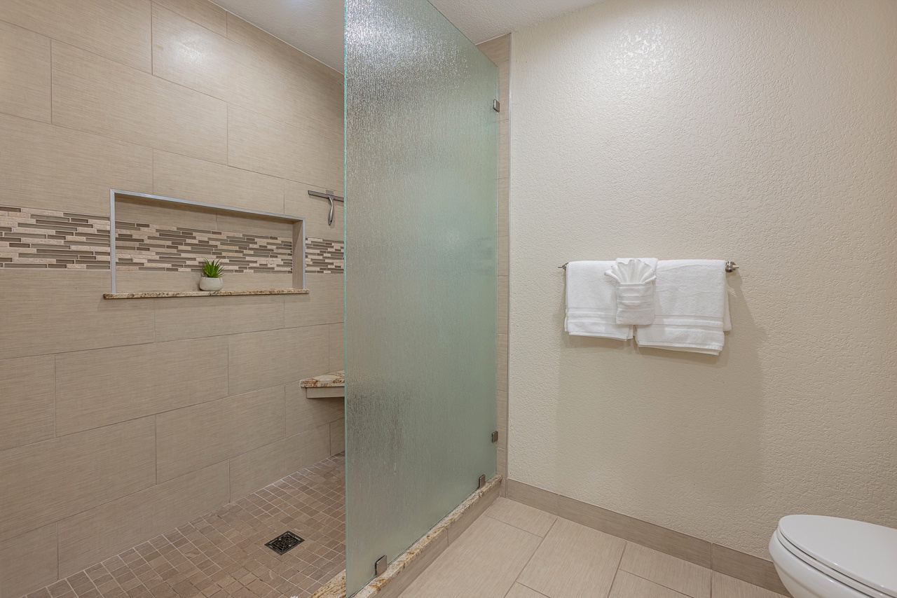 Relax in the modern walk-in shower