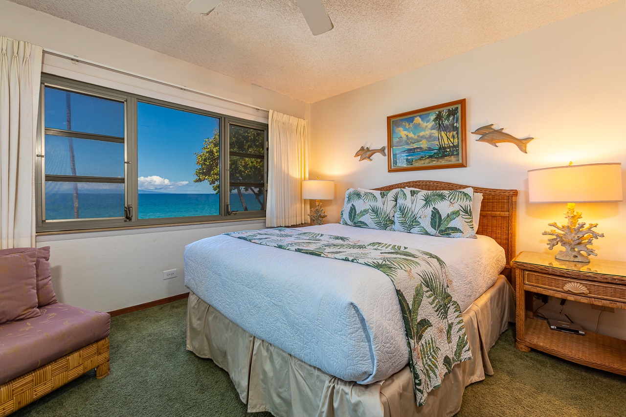 Views of the ocean from your pillow~ how dreamy!