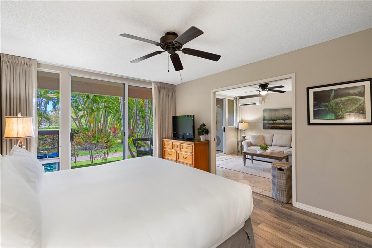 Tropical views brighten your bedroom