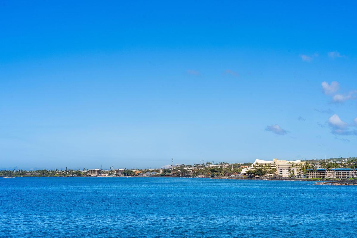 Where sandy shores and blue water are part of your stay
