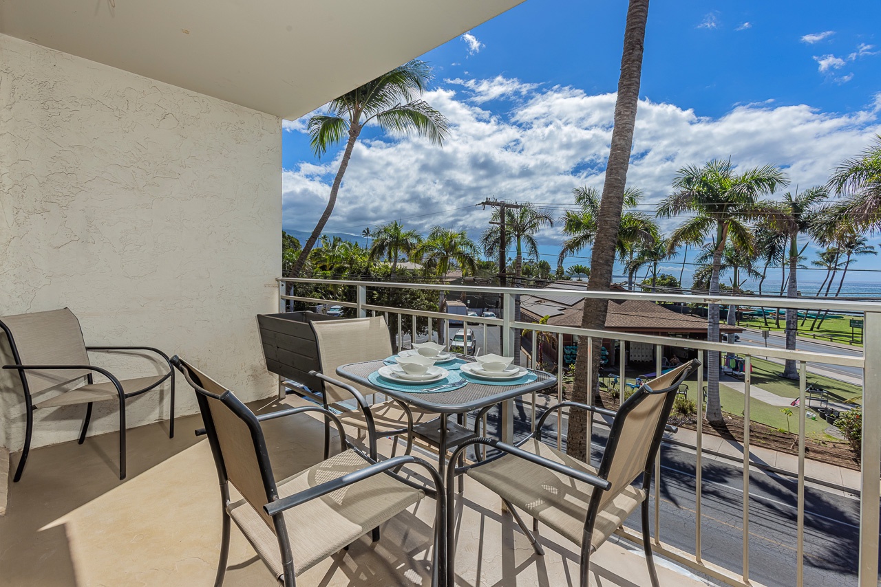 Newly updated condo with ocean views in the heart of Kihei