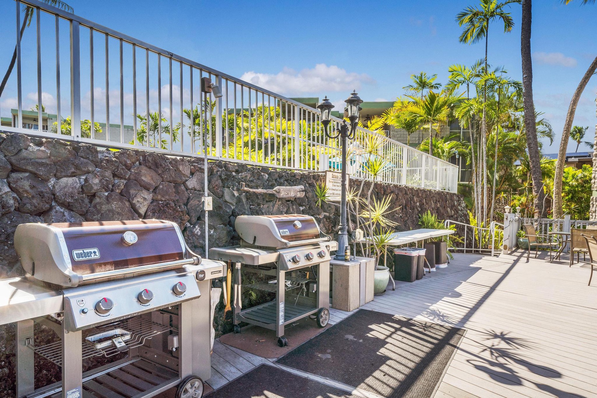 Easygoing BBQ space perfect for casual island dining