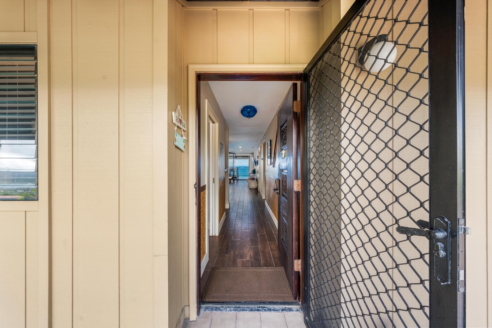 Entry to Kona Nalu 304