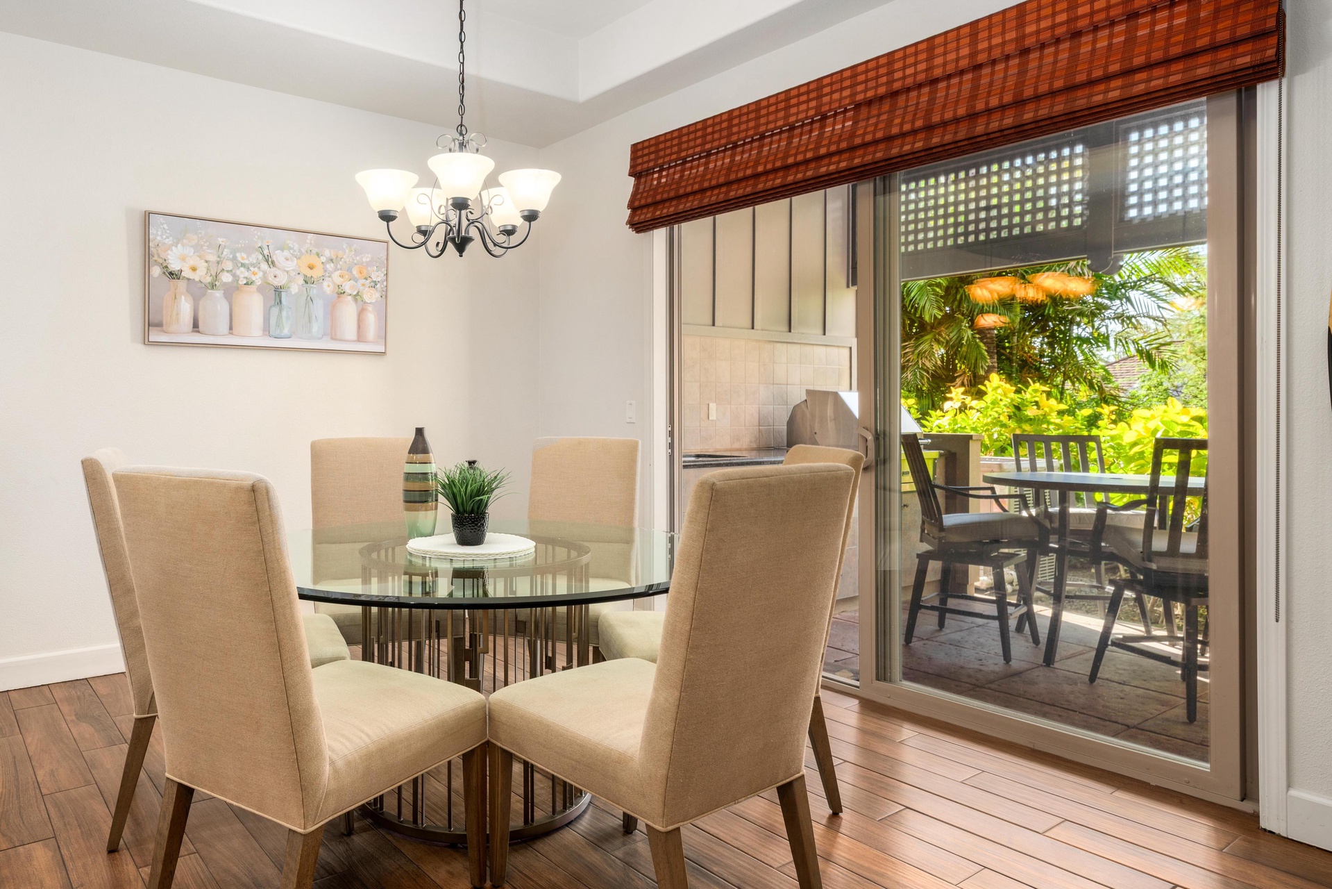 Dining room with entry to the lanai