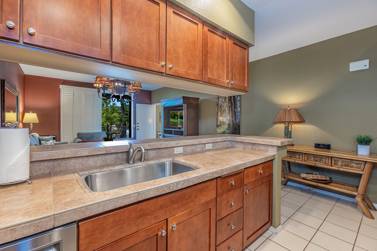 Open kitchen layout that keeps everyone connected