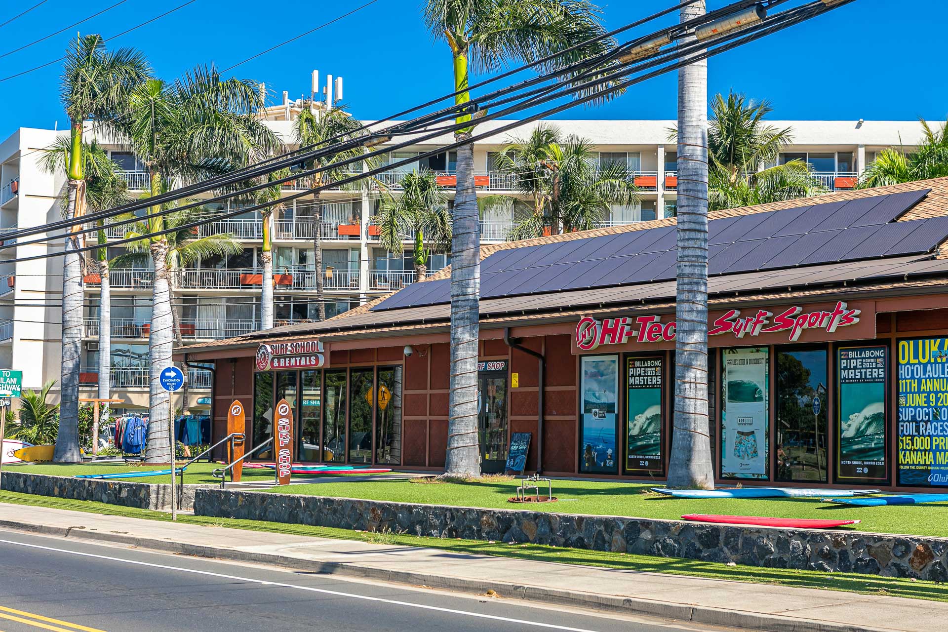 Boutique complex with shops and dining right below