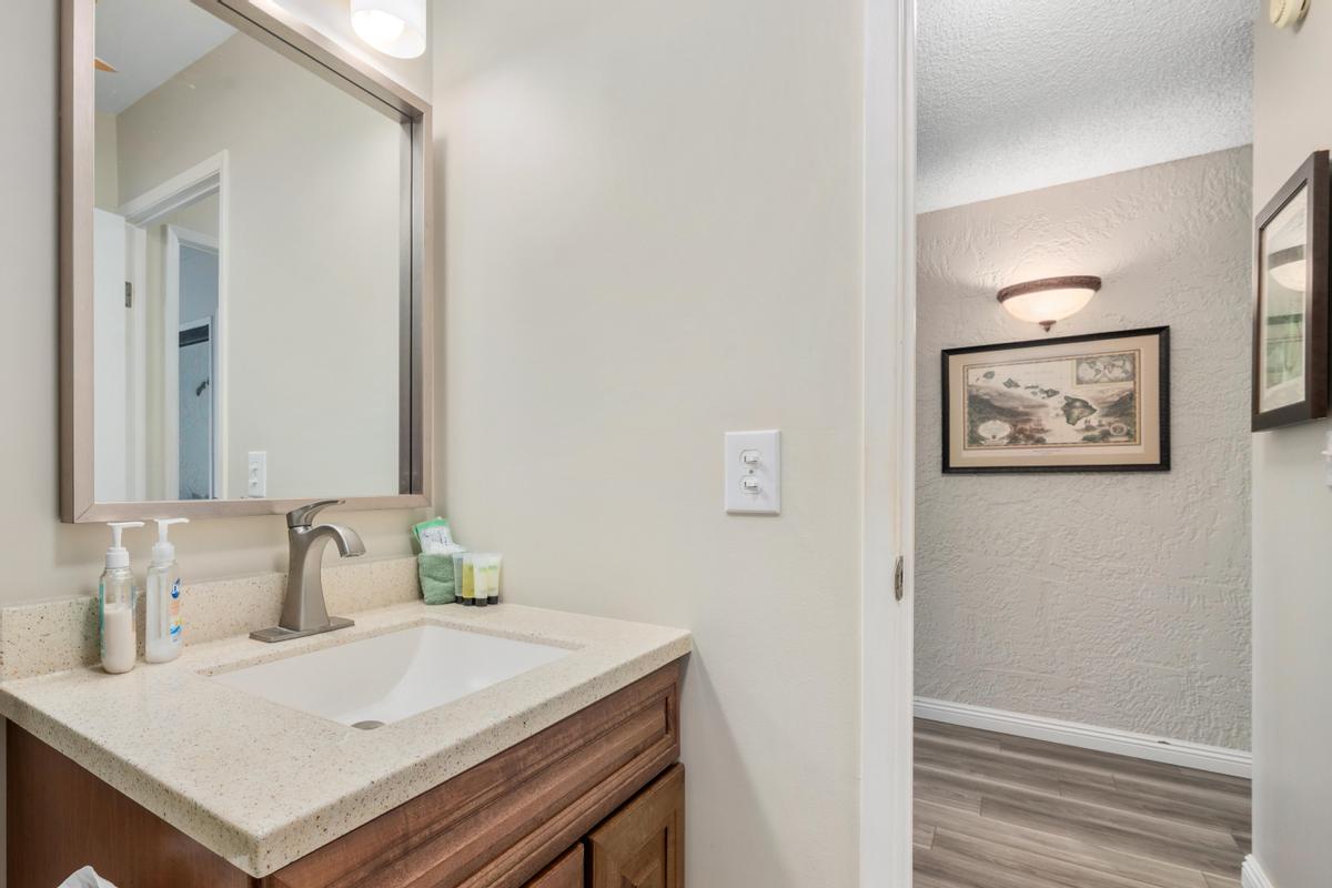 Simple comfort meets island style in this bathroom