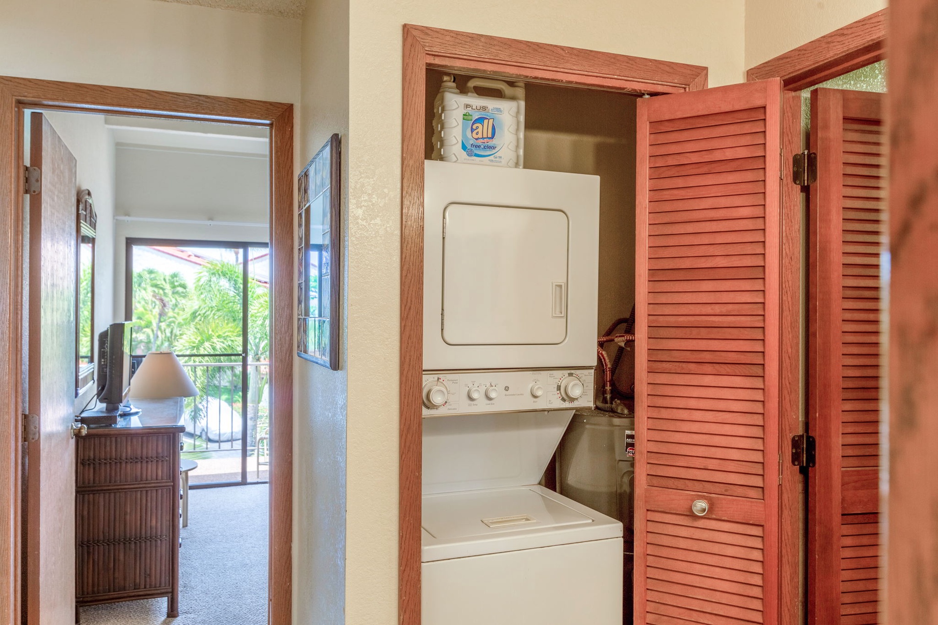 Stackable washer and dryer for light packing