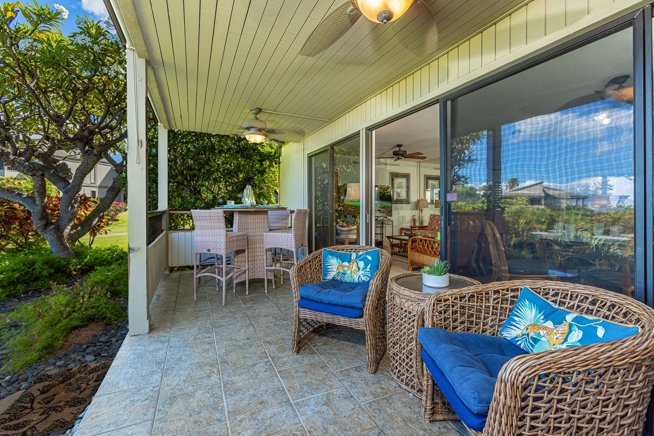 Spacious lanai for indoor/outdoor living