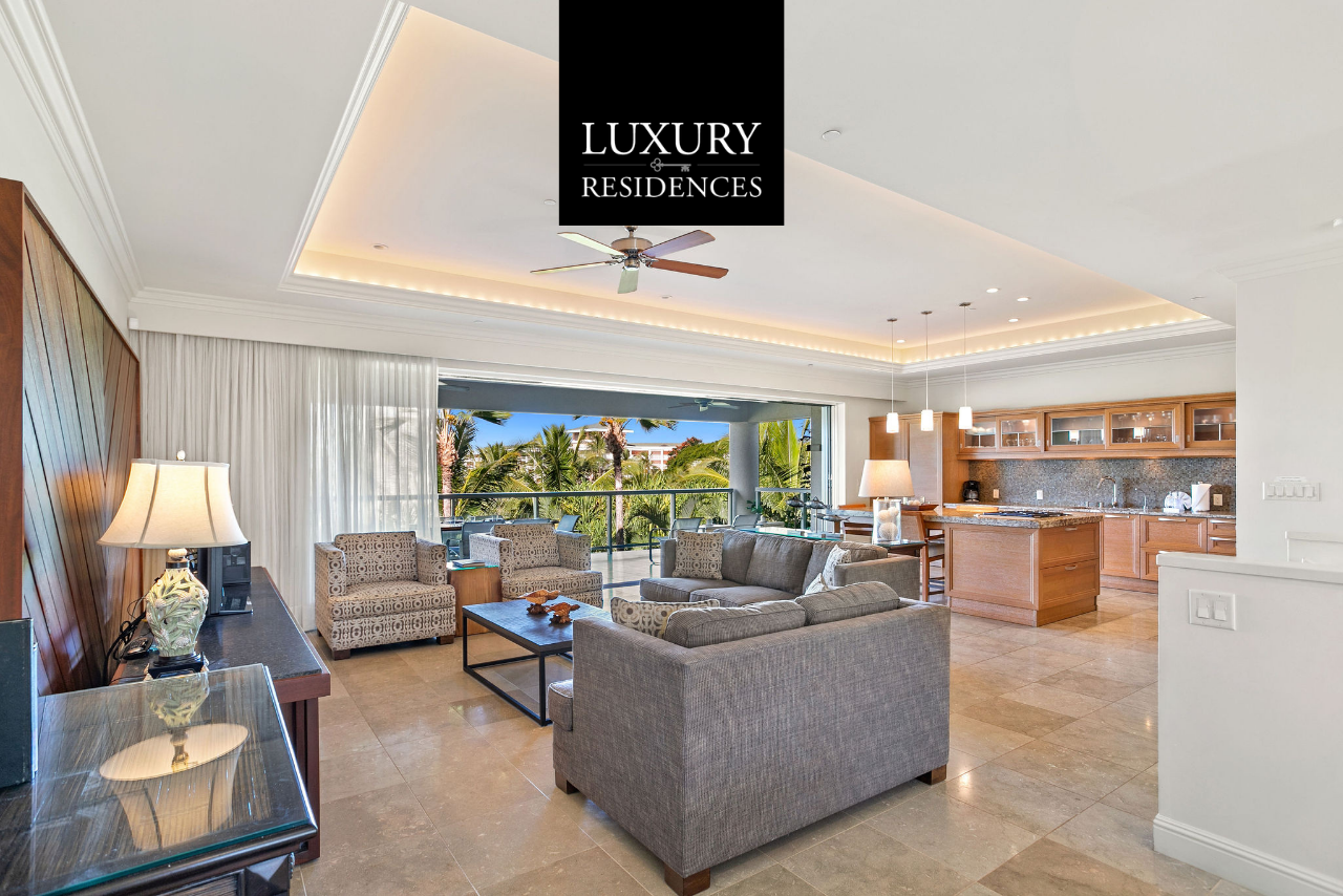 No detail was missed in this living space~ with cove lighting.