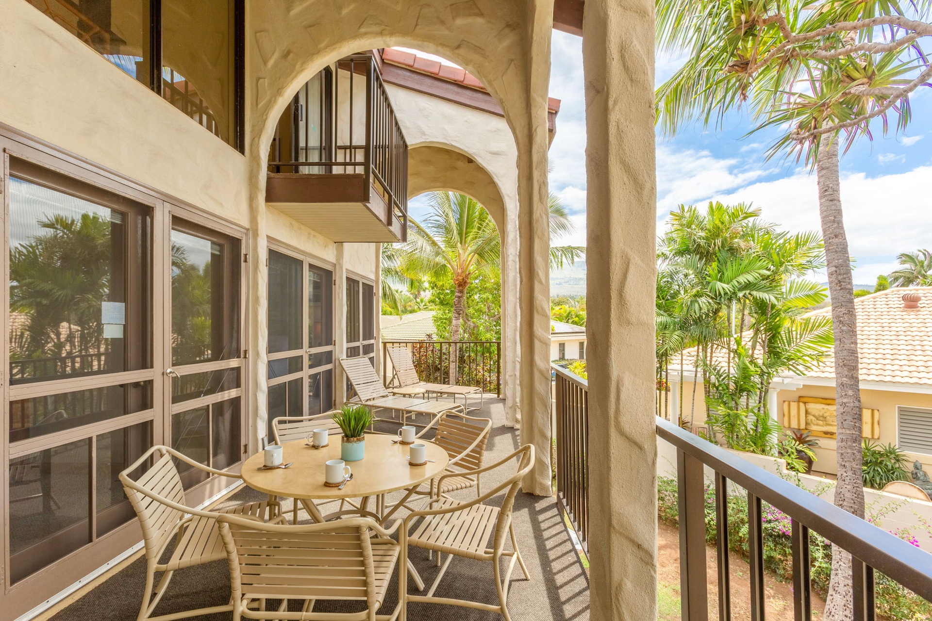 Spacious lanai!