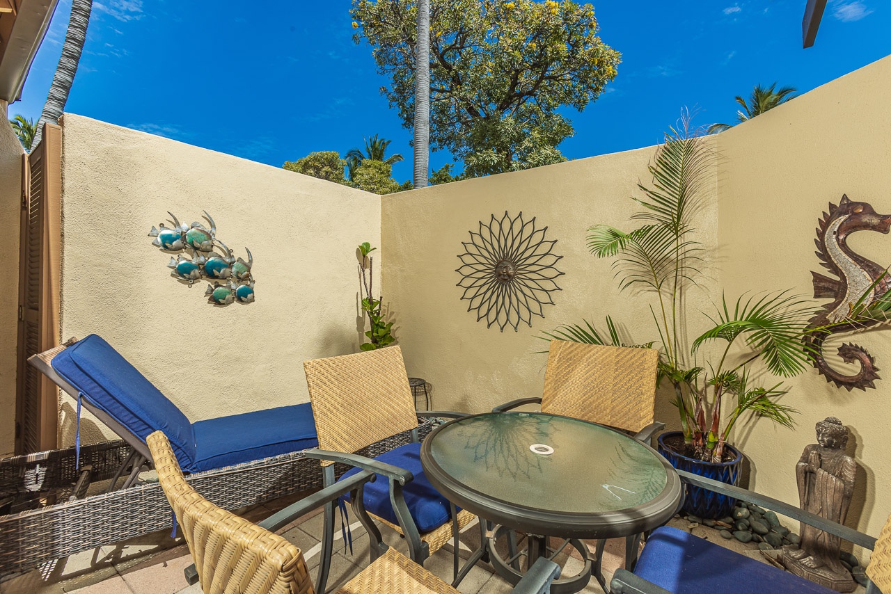 Unwind on your private lanai surrounded by tropical art under brilliant blue skies.