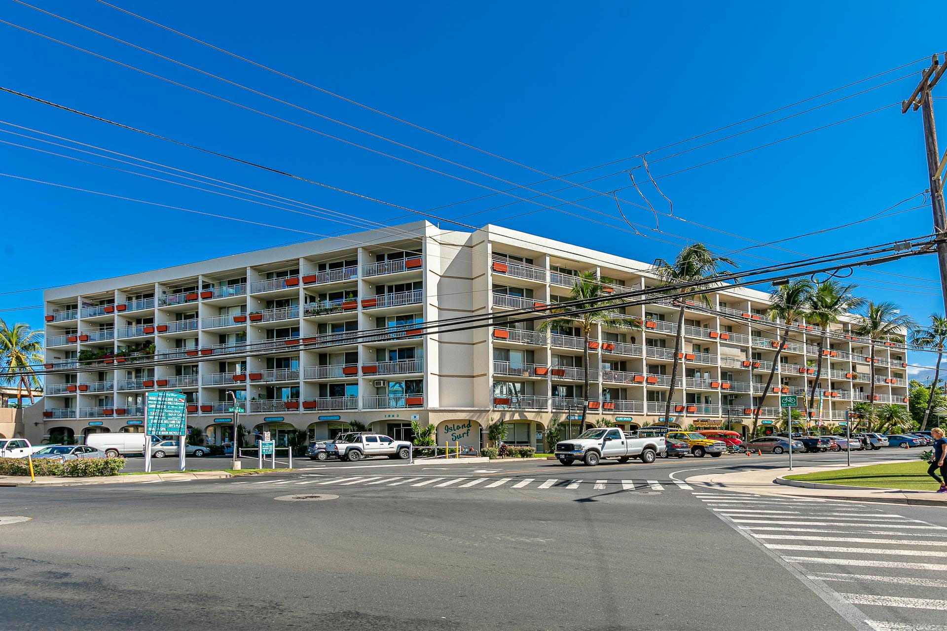 Iconic Island Surf complex in the heart of Kihei