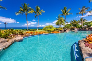 Beach Front Adult Infinity-Edge Heated Swimming Pool set Directly on Wailea Beach - Private for guests of Wailea Beach Villas